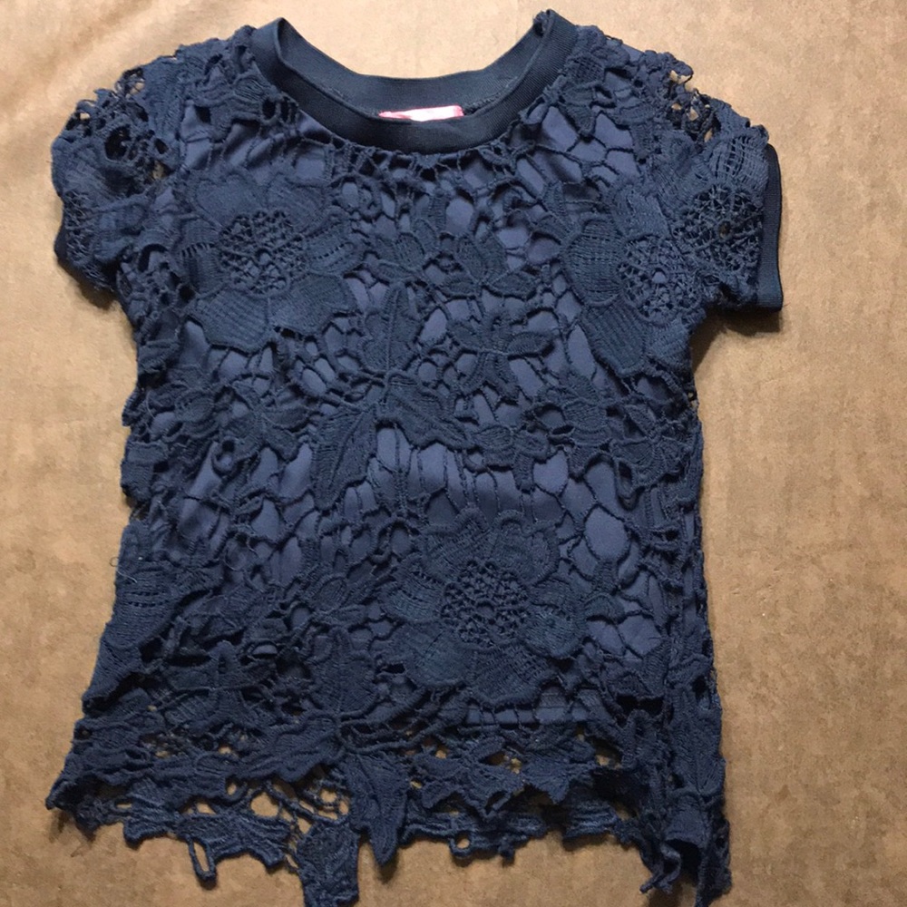 A flower shirt pattern.